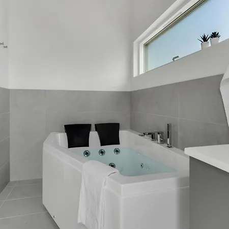 4 Bedroom Awesome In Romo * Romo