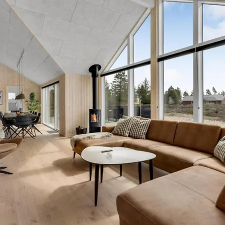4 Bedroom Awesome In Romo *