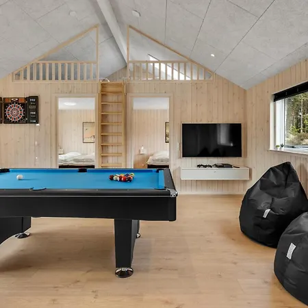 Holiday home 4 Bedroom Awesome In Romo *